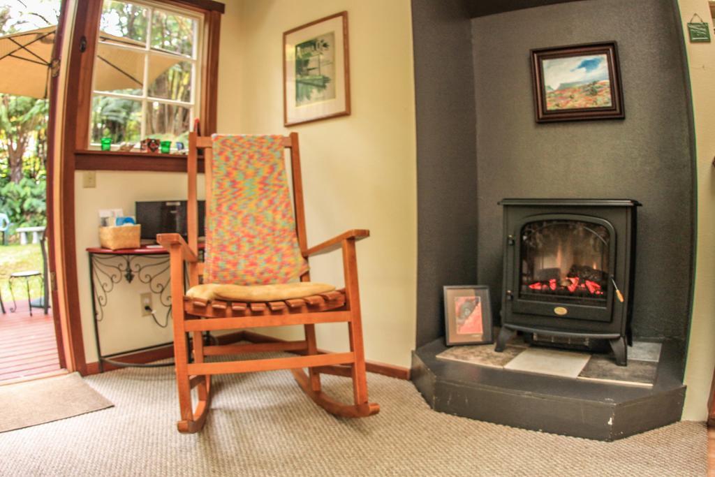 Ferny Hollow: Romantic Rainforest Cottage Volcano Exterior foto