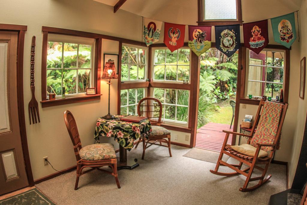 Ferny Hollow: Romantic Rainforest Cottage Volcano Exterior foto